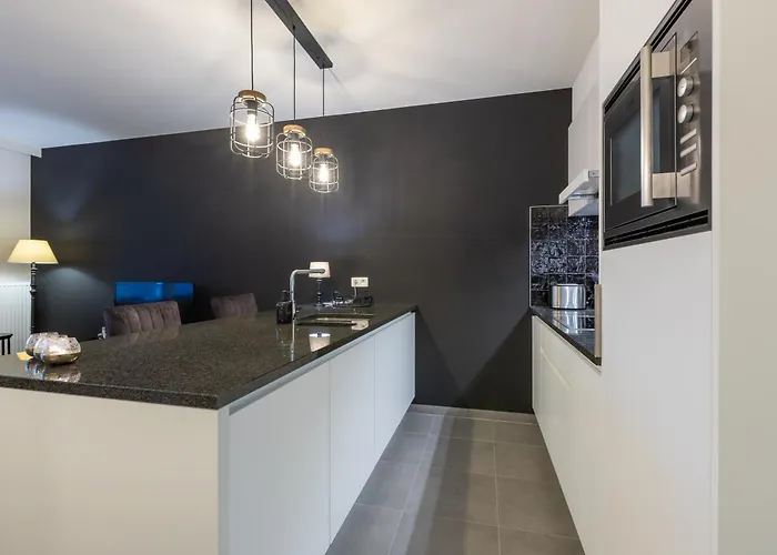 Lecomte - Oosteroever Pearl 138 *